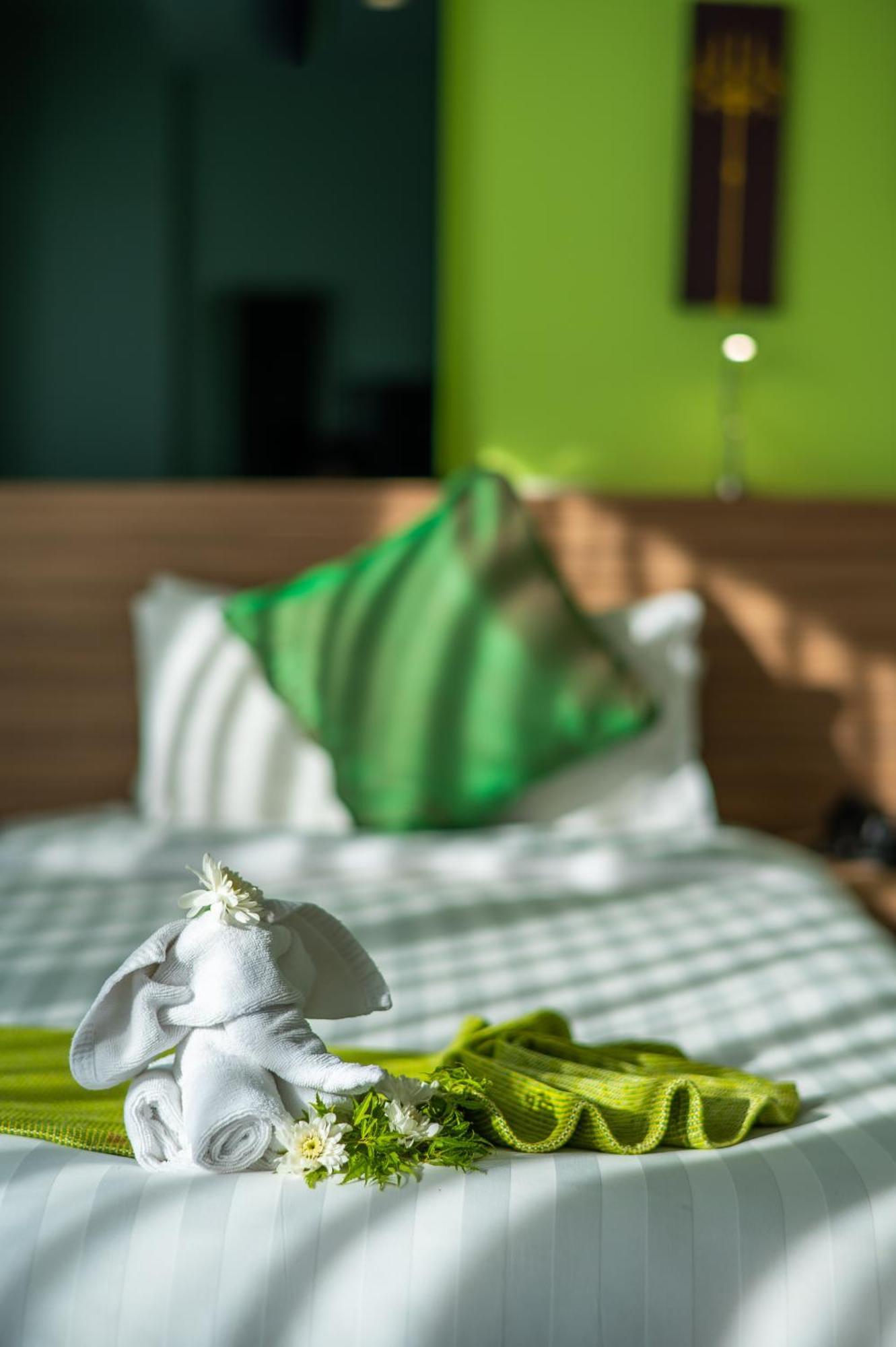 The Lantern Resorts Patong - Sha Extra Plus Bagian luar foto