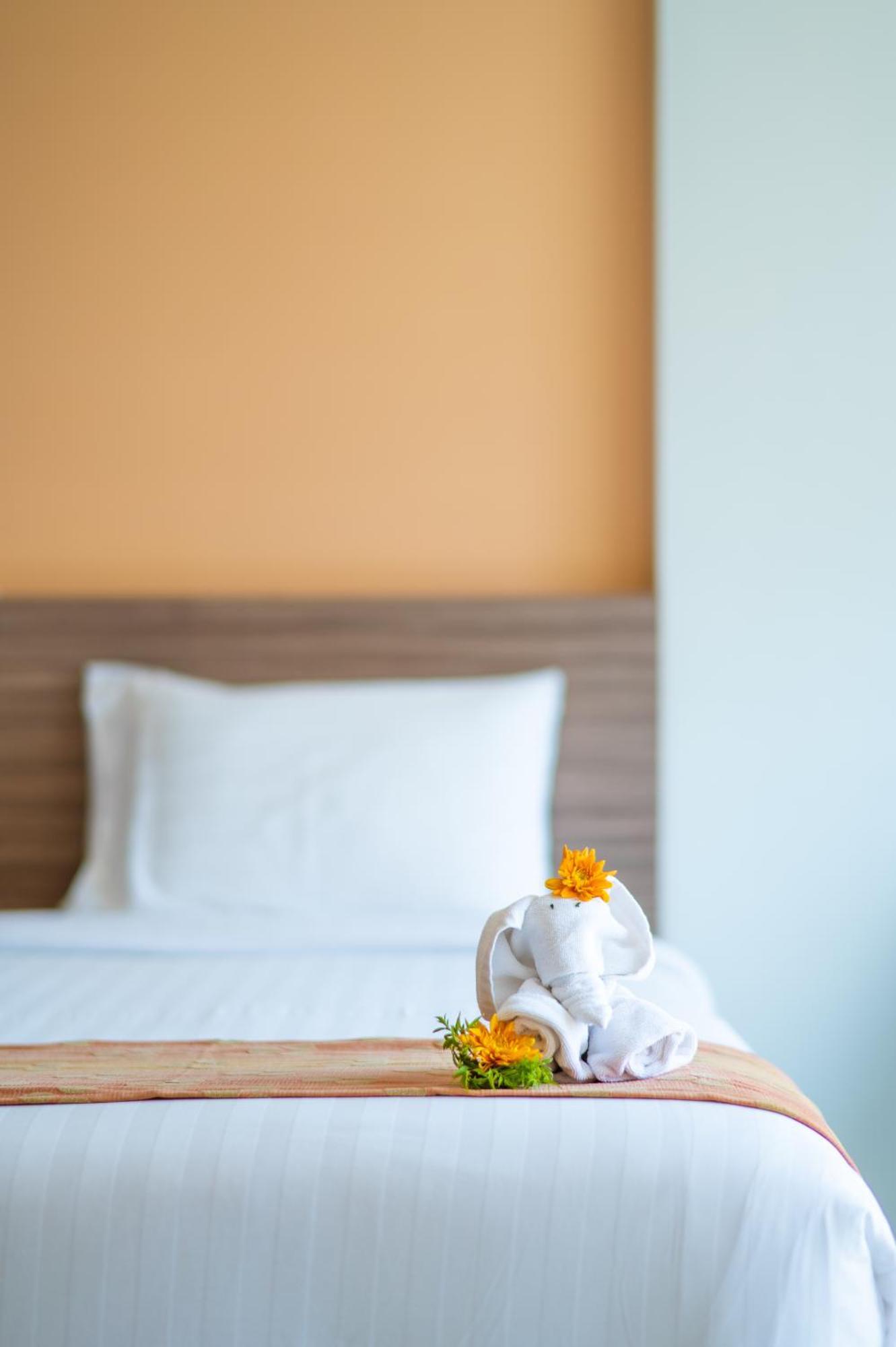 The Lantern Resorts Patong - Sha Extra Plus Bagian luar foto