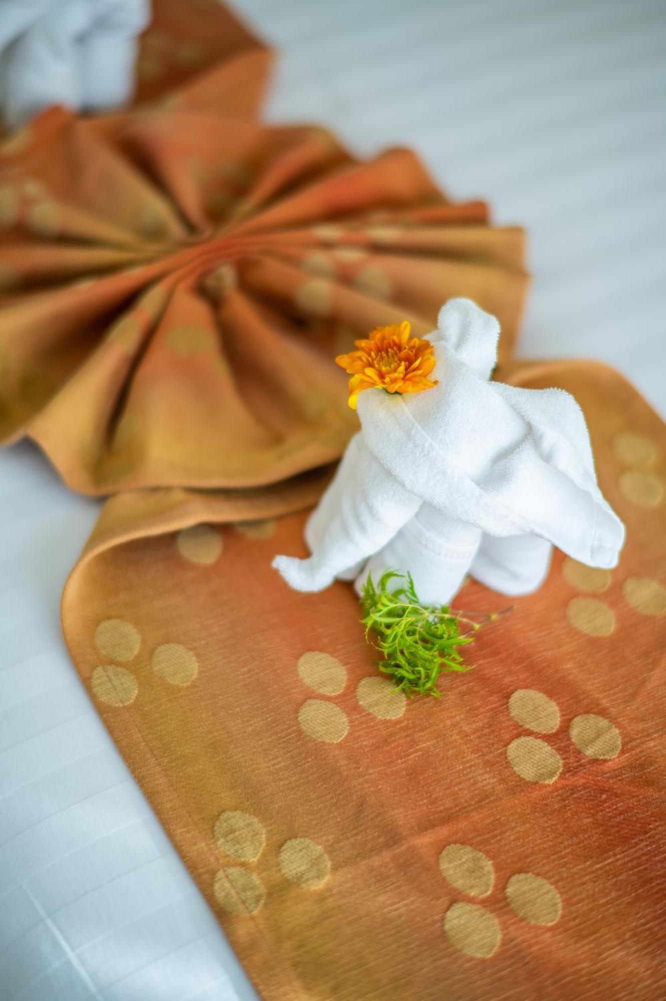 The Lantern Resorts Patong - Sha Extra Plus Bagian luar foto