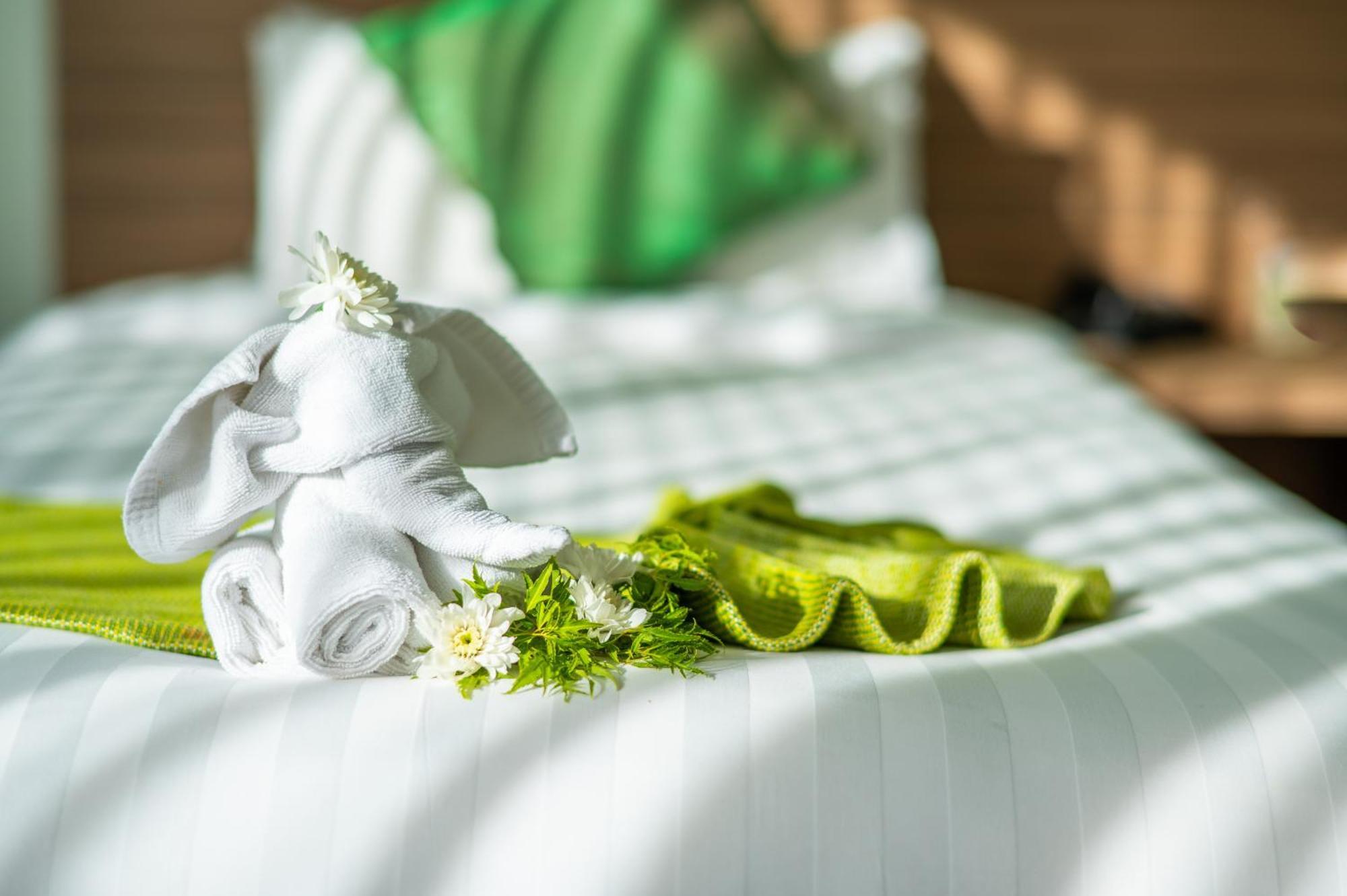 The Lantern Resorts Patong - Sha Extra Plus Bagian luar foto