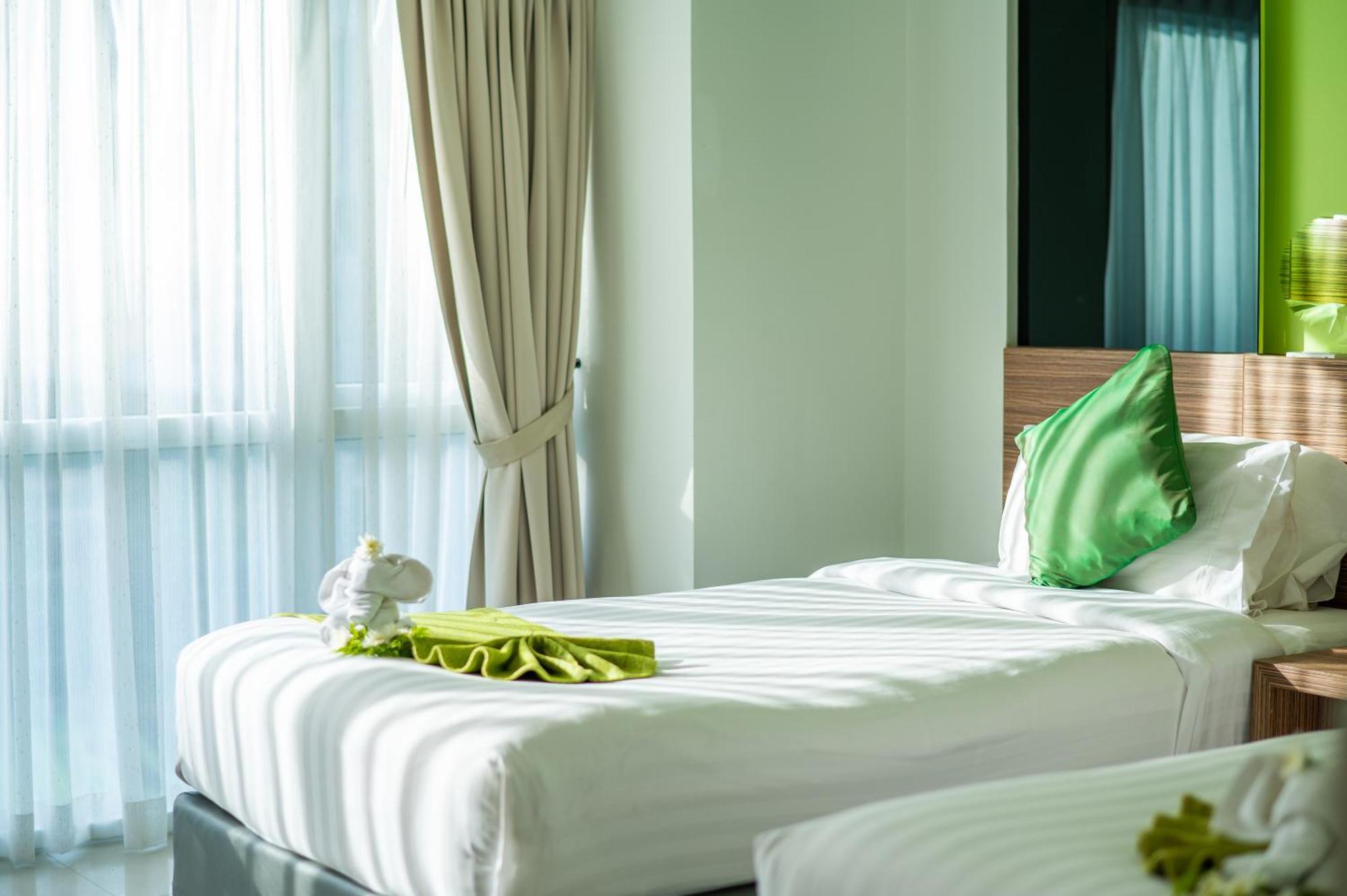 The Lantern Resorts Patong - Sha Extra Plus Bagian luar foto