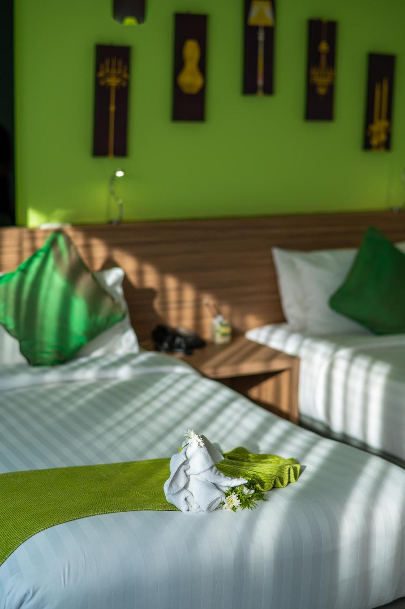 The Lantern Resorts Patong - Sha Extra Plus Bagian luar foto