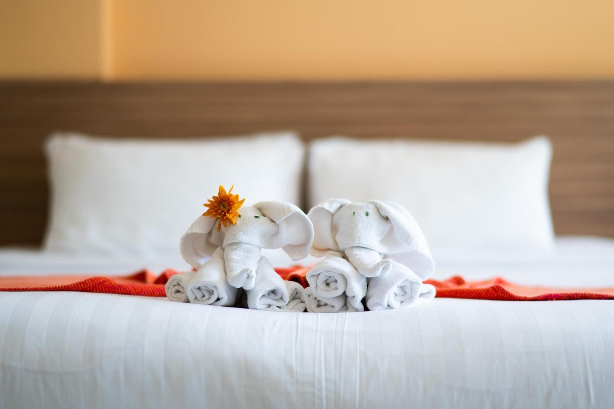 The Lantern Resorts Patong - Sha Extra Plus Bagian luar foto