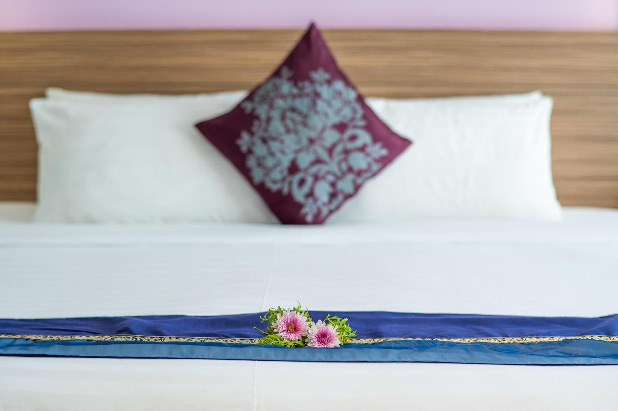The Lantern Resorts Patong - Sha Extra Plus Bagian luar foto